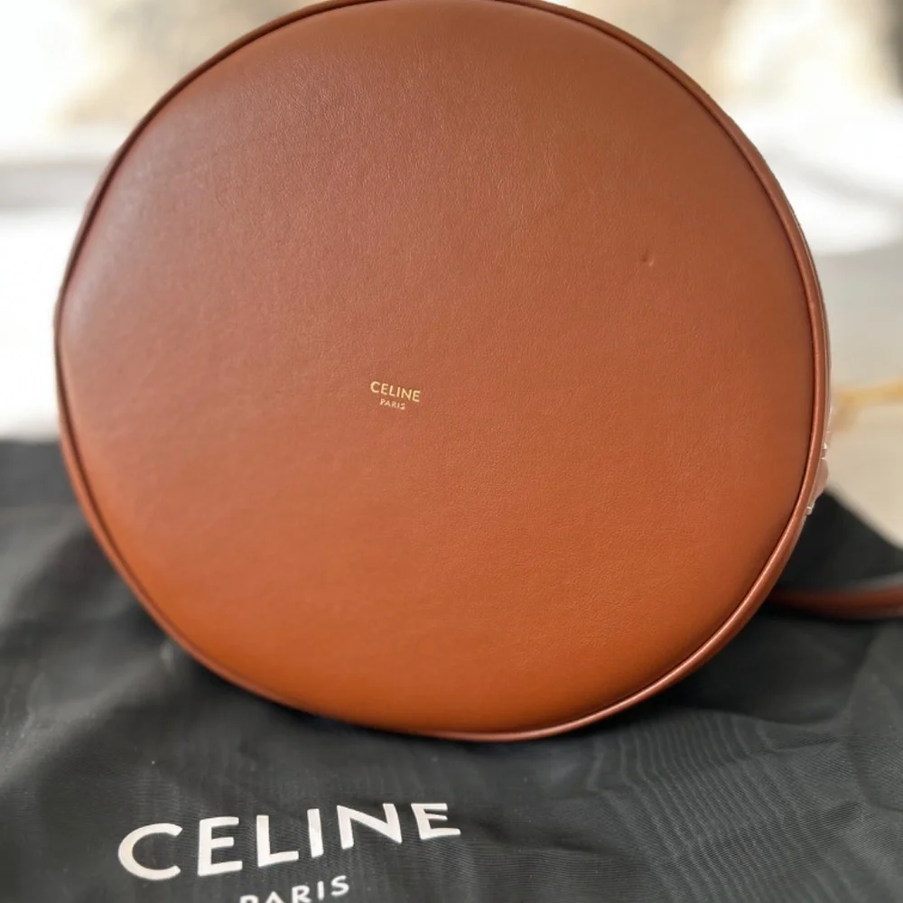 CELINE Bucket 16 Bag Smooth Calfskin Tan - Picture 3 of 11